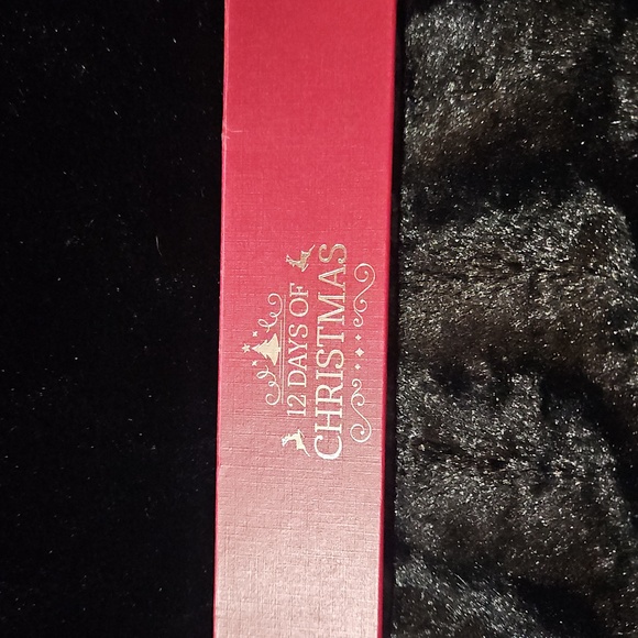 12 DAYS OF CHRISTMAS Charm Bracelet- Sterling Silver Finish - Toggle Clasp - Picture 6 of 9